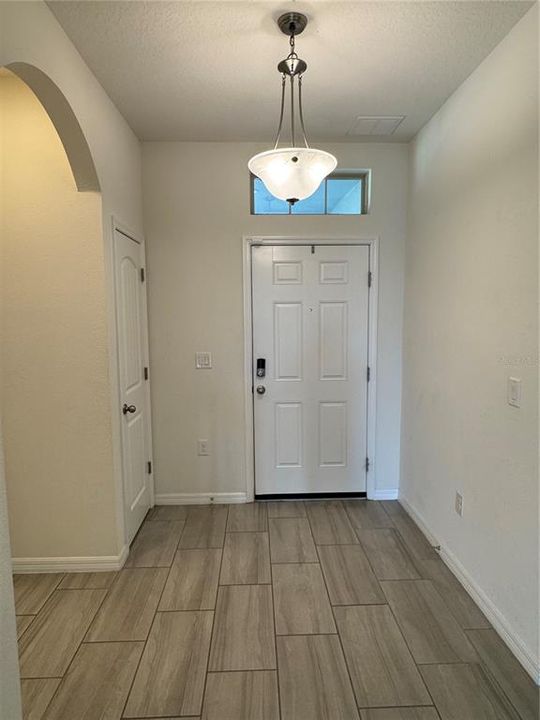 For Rent: $3,300 (4 beds, 3 baths, 2489 Square Feet)