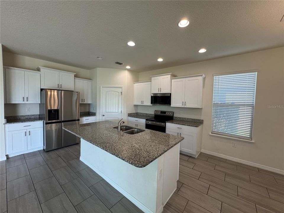 For Rent: $3,300 (4 beds, 3 baths, 2489 Square Feet)