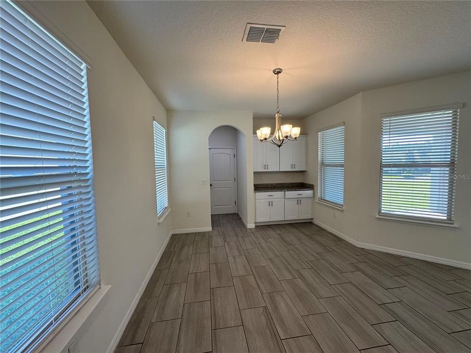 For Rent: $3,300 (4 beds, 3 baths, 2489 Square Feet)