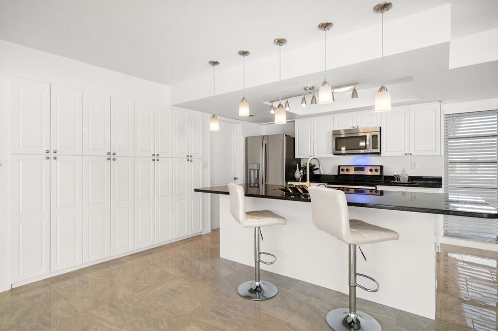 En Venta: $690,000 (3 camas, 2 baños, 1908 Pies cuadrados)