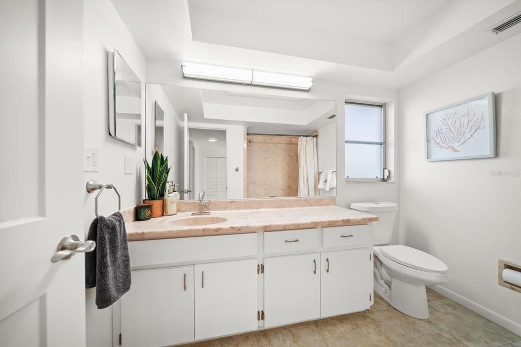 En Venta: $690,000 (3 camas, 2 baños, 1908 Pies cuadrados)