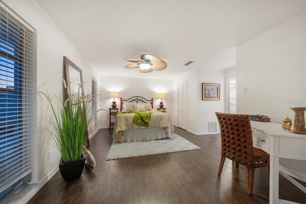 En Venta: $690,000 (3 camas, 2 baños, 1908 Pies cuadrados)