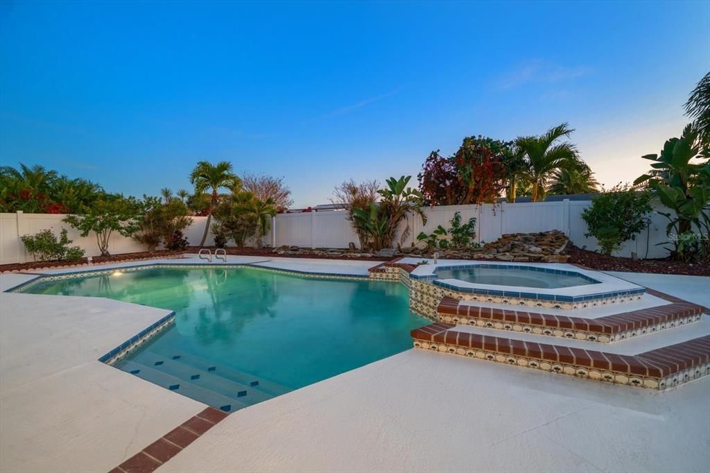 En Venta: $690,000 (3 camas, 2 baños, 1908 Pies cuadrados)