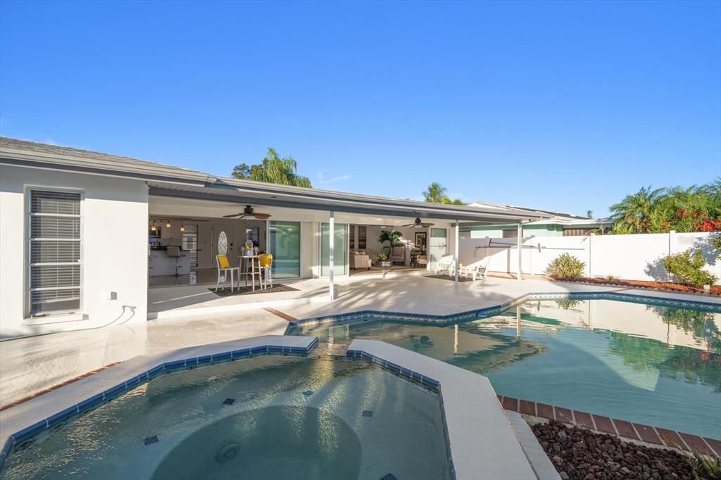 En Venta: $690,000 (3 camas, 2 baños, 1908 Pies cuadrados)