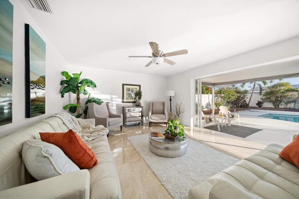 En Venta: $690,000 (3 camas, 2 baños, 1908 Pies cuadrados)