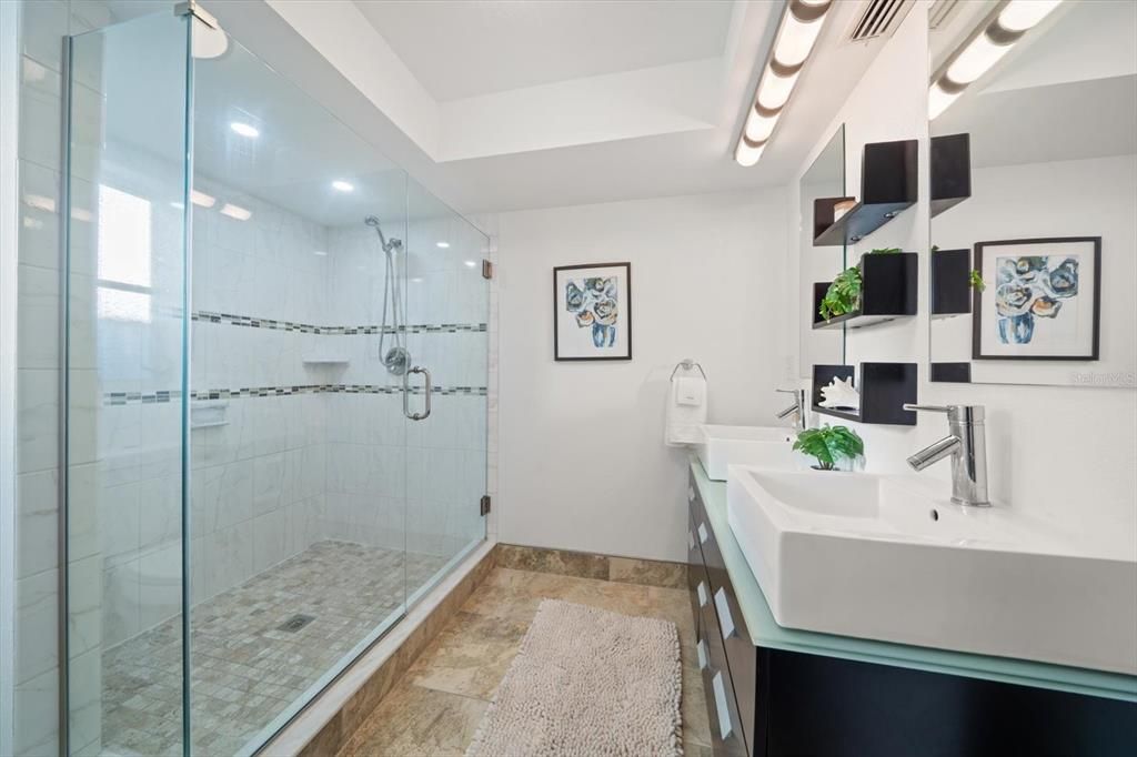 En Venta: $690,000 (3 camas, 2 baños, 1908 Pies cuadrados)