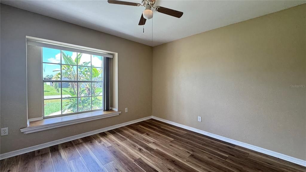 待售: $300,000 (3 贝兹, 2 浴室, 1255 平方英尺)