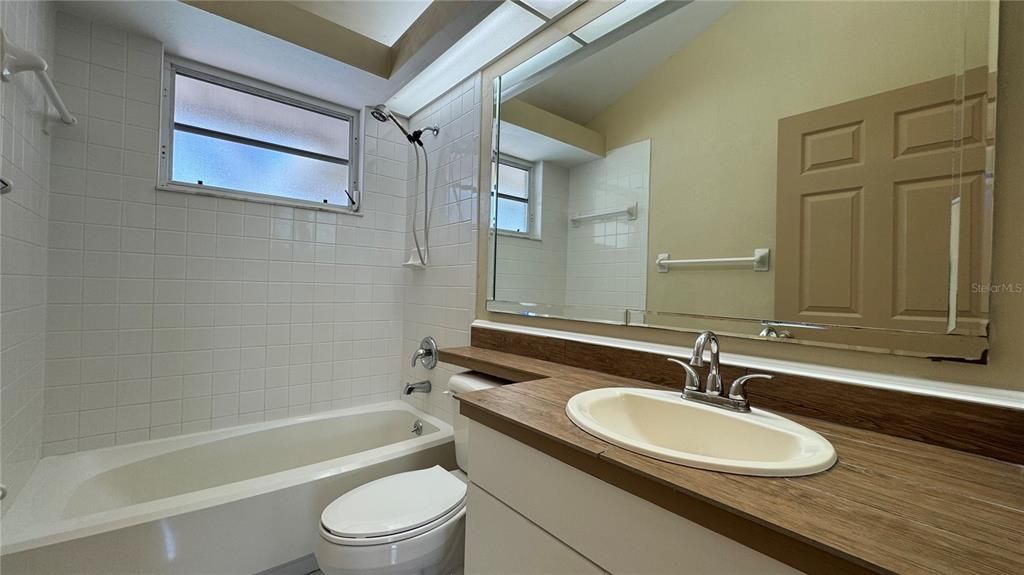 待售: $300,000 (3 贝兹, 2 浴室, 1255 平方英尺)