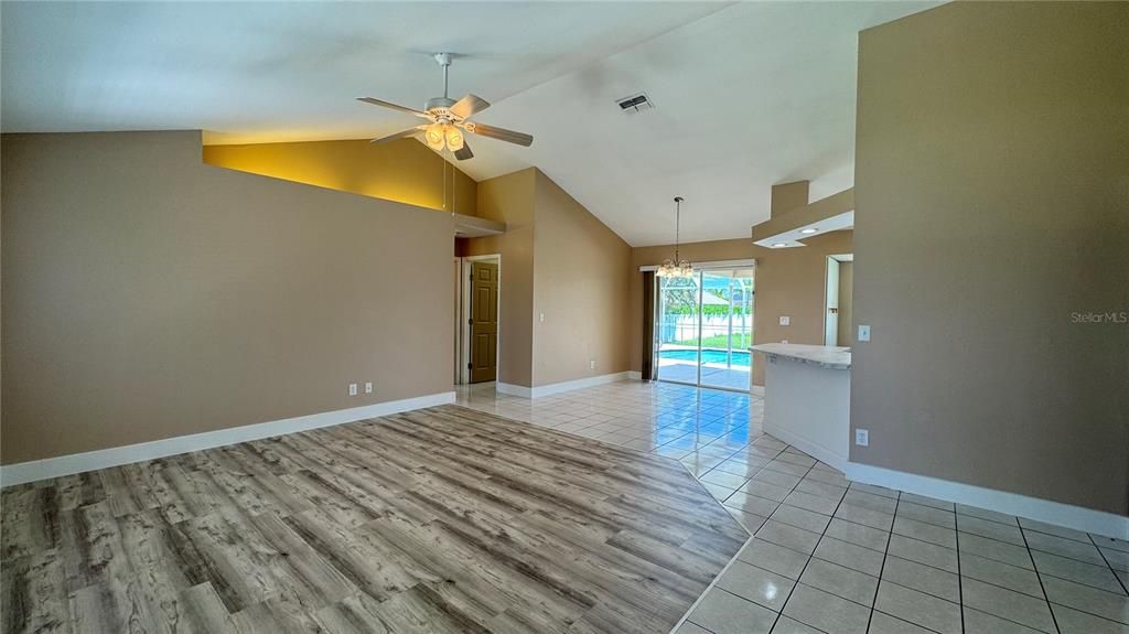 待售: $300,000 (3 贝兹, 2 浴室, 1255 平方英尺)