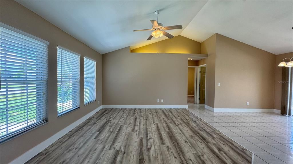 待售: $300,000 (3 贝兹, 2 浴室, 1255 平方英尺)