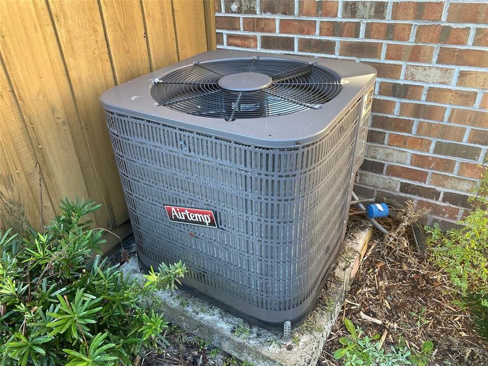 На продажу: $185,000 (2 спален, 2 ванн, 1288 Квадратных фут)