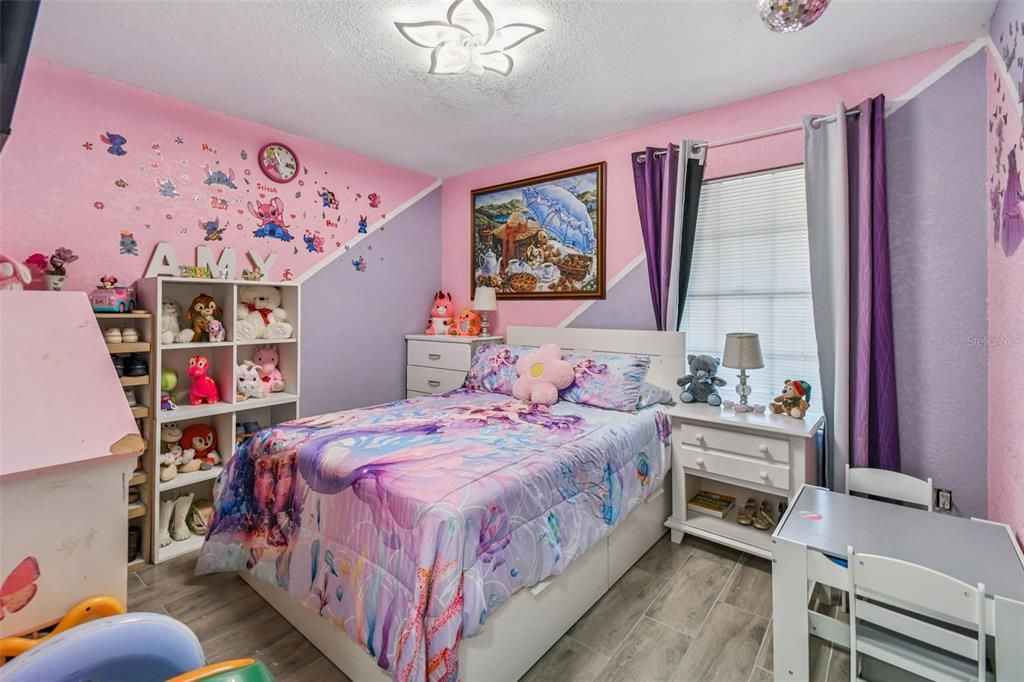 For Sale: $515,000 (6 beds, 4 baths, 2185 Square Feet)