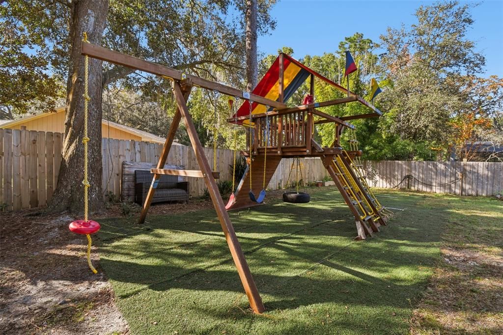 For Sale: $515,000 (6 beds, 4 baths, 2185 Square Feet)