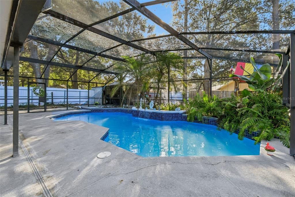 For Sale: $515,000 (6 beds, 4 baths, 2185 Square Feet)