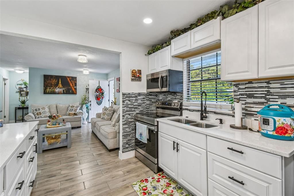 For Sale: $515,000 (6 beds, 4 baths, 2185 Square Feet)