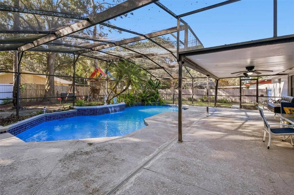 For Sale: $515,000 (6 beds, 4 baths, 2185 Square Feet)