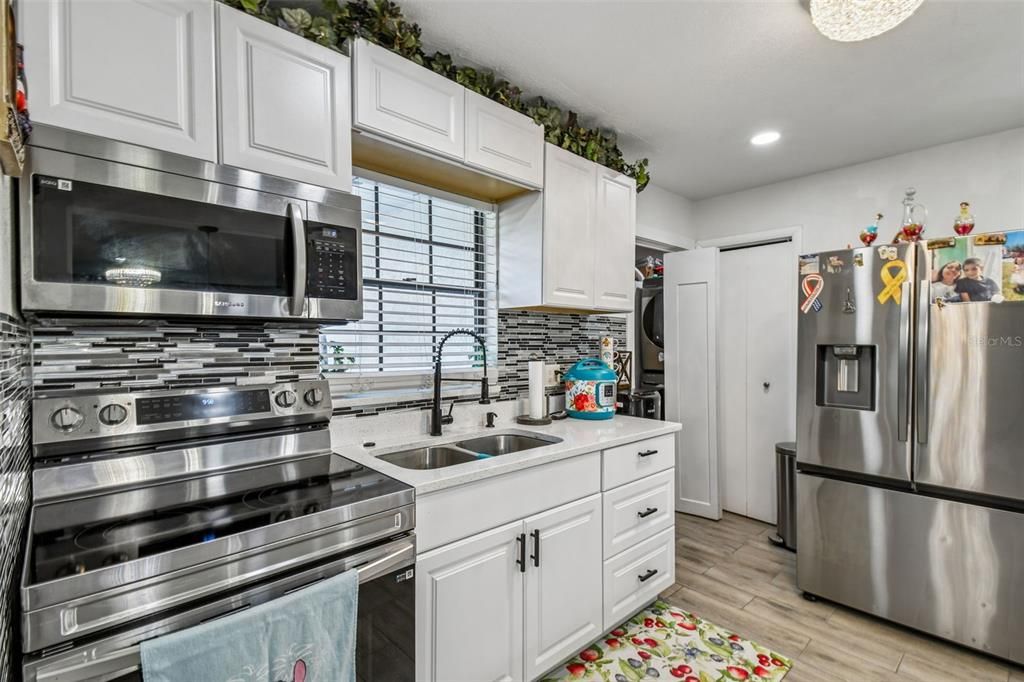 For Sale: $515,000 (6 beds, 4 baths, 2185 Square Feet)