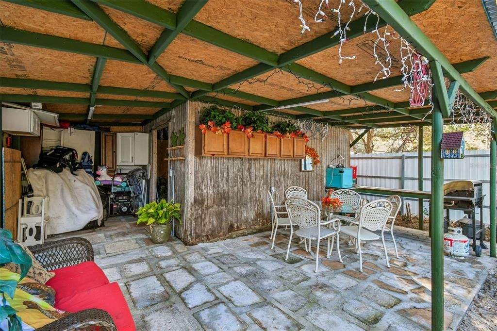 For Sale: $515,000 (6 beds, 4 baths, 2185 Square Feet)