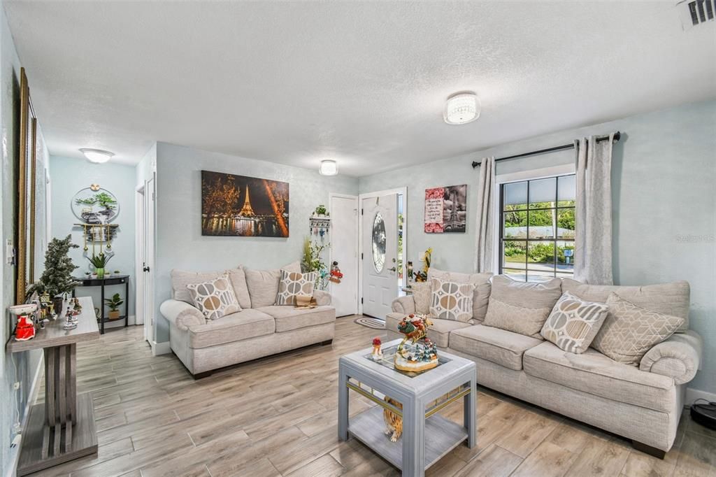 For Sale: $515,000 (6 beds, 4 baths, 2185 Square Feet)