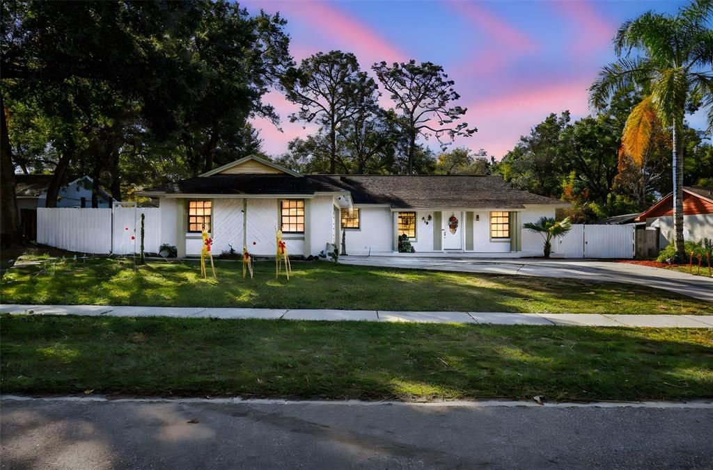 For Sale: $515,000 (6 beds, 4 baths, 2185 Square Feet)