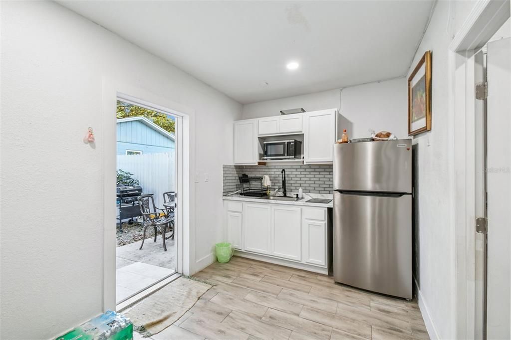 For Sale: $515,000 (6 beds, 4 baths, 2185 Square Feet)