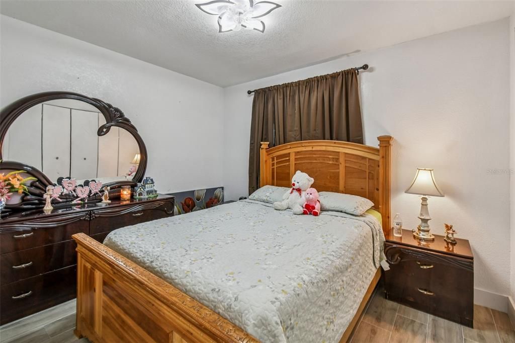 For Sale: $515,000 (6 beds, 4 baths, 2185 Square Feet)