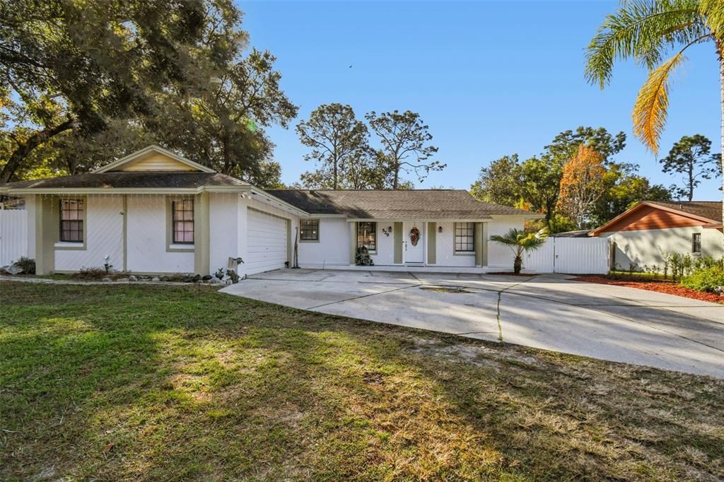 For Sale: $515,000 (6 beds, 4 baths, 2185 Square Feet)