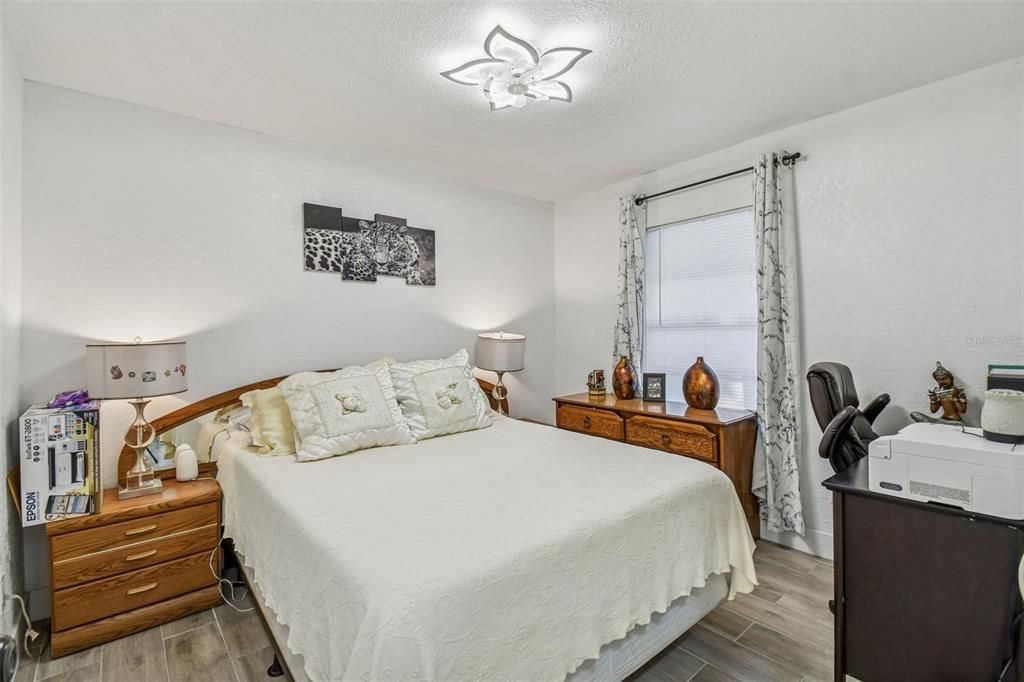 For Sale: $515,000 (6 beds, 4 baths, 2185 Square Feet)