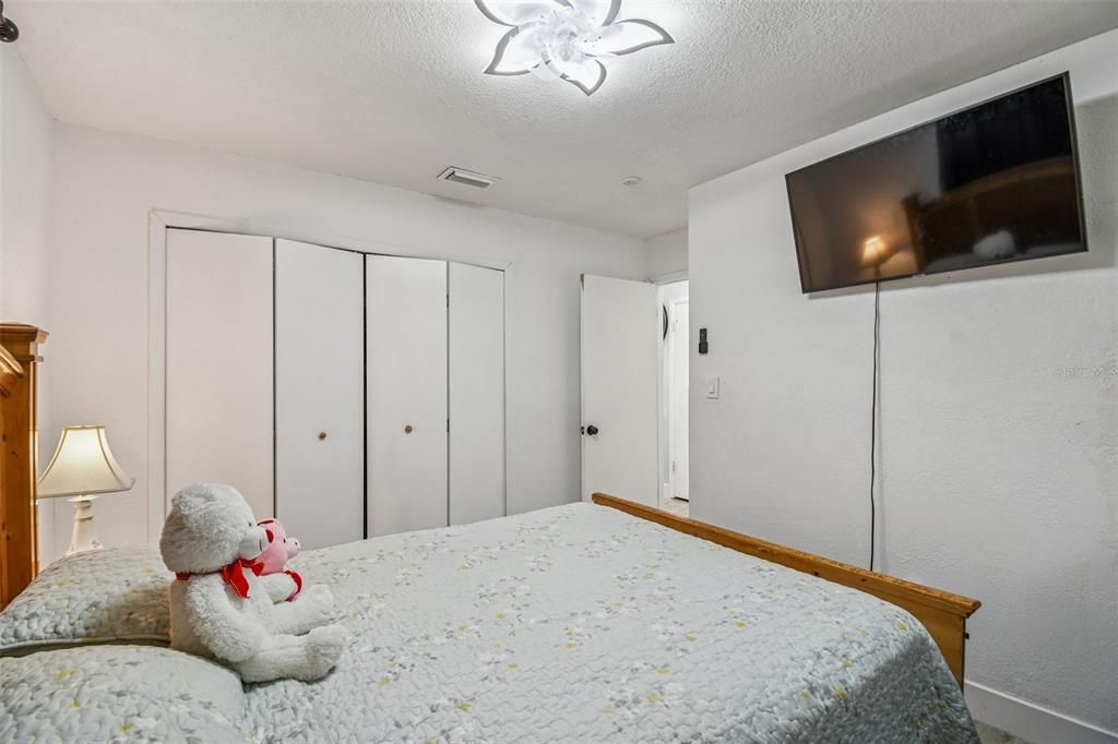 For Sale: $515,000 (6 beds, 4 baths, 2185 Square Feet)