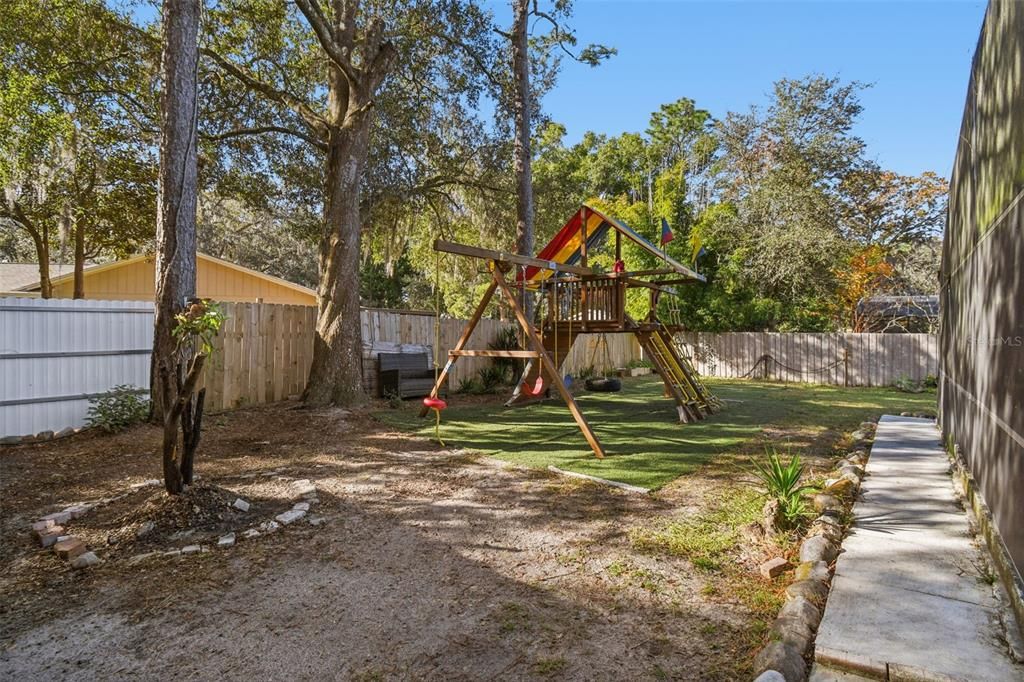 For Sale: $515,000 (6 beds, 4 baths, 2185 Square Feet)