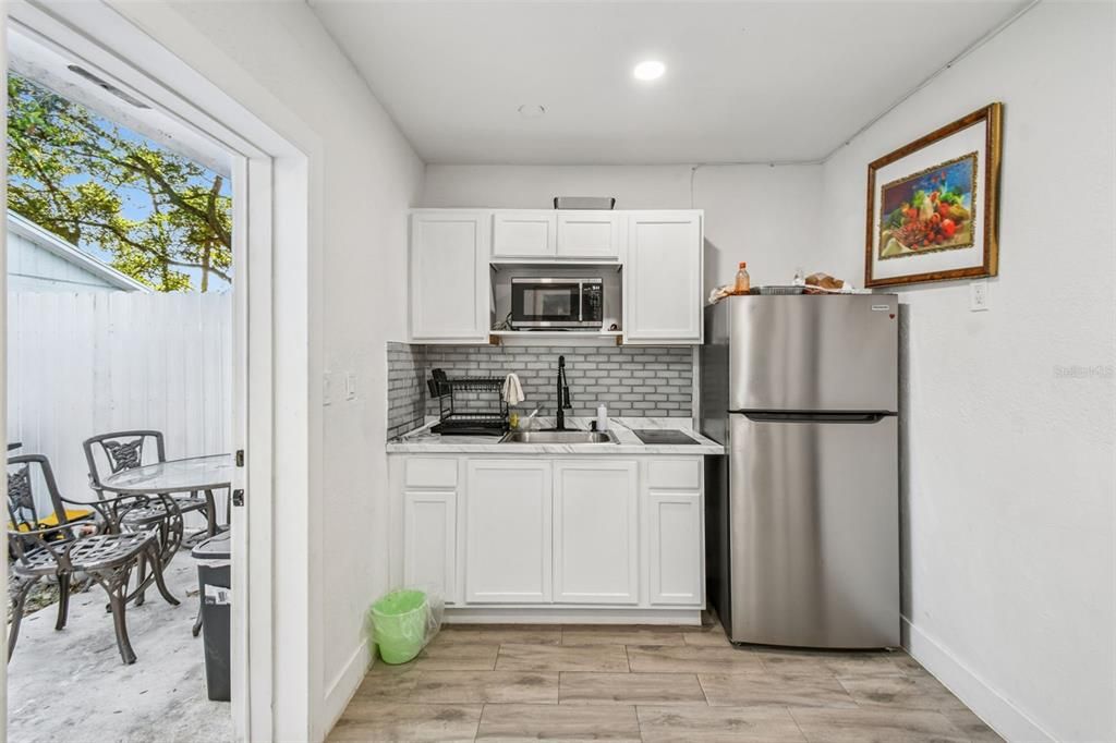 For Sale: $515,000 (6 beds, 4 baths, 2185 Square Feet)