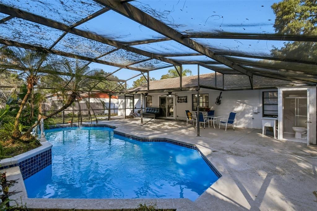 For Sale: $515,000 (6 beds, 4 baths, 2185 Square Feet)