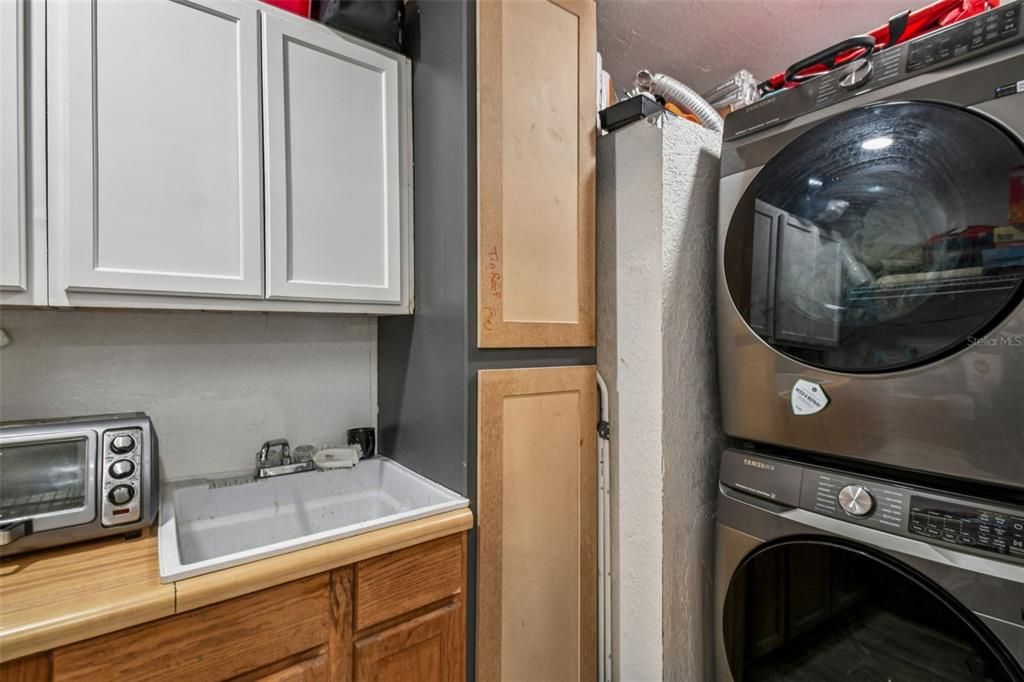 For Sale: $515,000 (6 beds, 4 baths, 2185 Square Feet)