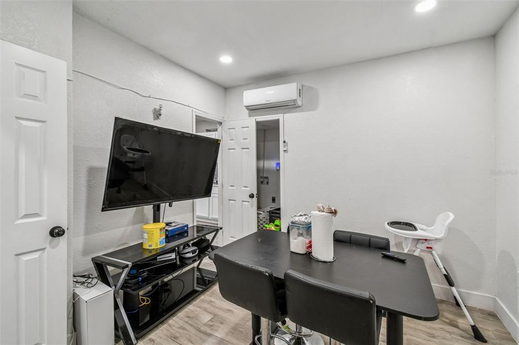 For Sale: $515,000 (6 beds, 4 baths, 2185 Square Feet)