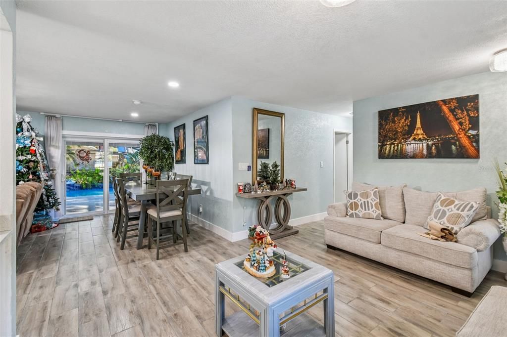 For Sale: $515,000 (6 beds, 4 baths, 2185 Square Feet)