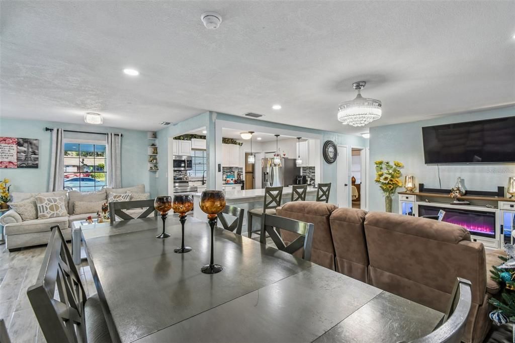 For Sale: $515,000 (6 beds, 4 baths, 2185 Square Feet)