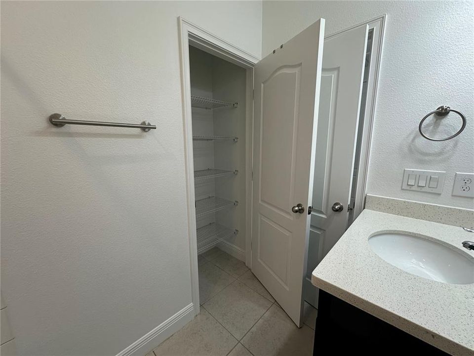 На продажу: $450,000 (4 спален, 3 ванн, 1853 Квадратных фут)