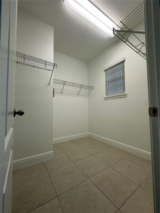 На продажу: $450,000 (4 спален, 3 ванн, 1853 Квадратных фут)