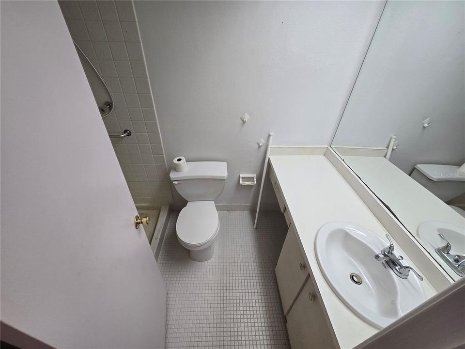 待售: $88,900 (2 贝兹, 2 浴室, 1035 平方英尺)