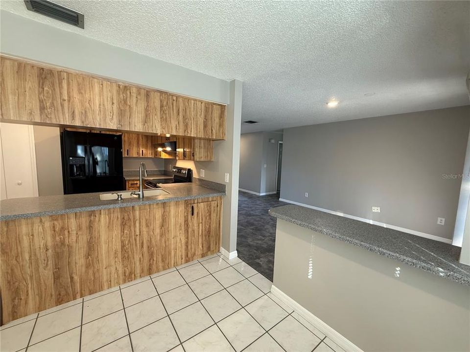 For Sale: $279,900 (2 beds, 2 baths, 1199 Square Feet)