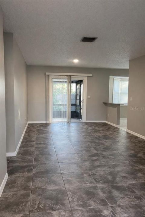 For Sale: $279,900 (2 beds, 2 baths, 1199 Square Feet)