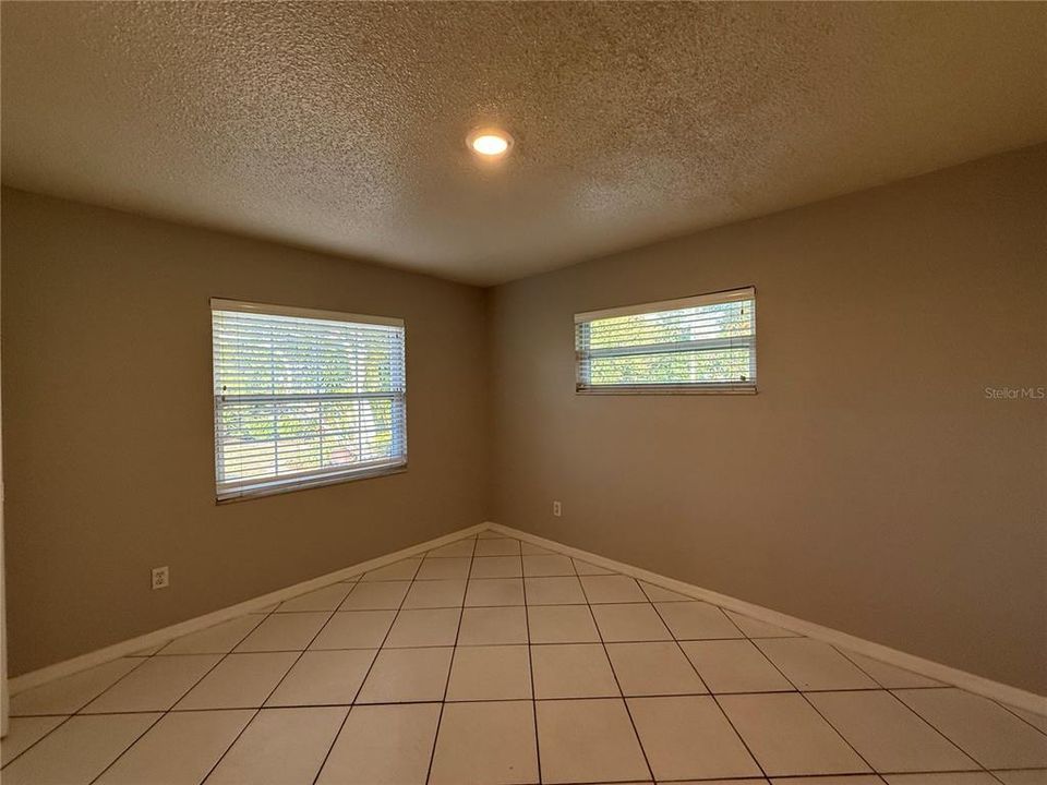 For Sale: $279,900 (2 beds, 2 baths, 1199 Square Feet)