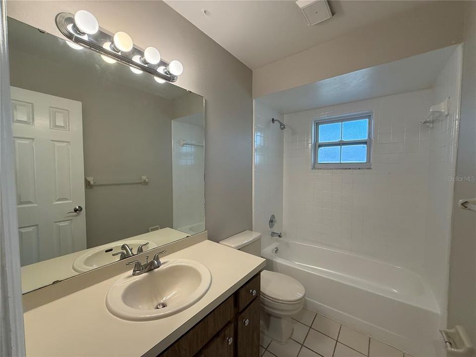 For Sale: $279,900 (2 beds, 2 baths, 1199 Square Feet)
