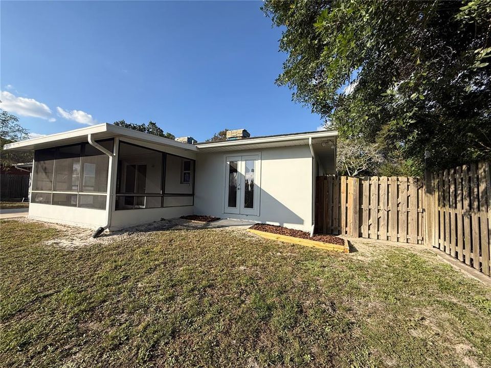 For Sale: $279,900 (2 beds, 2 baths, 1199 Square Feet)