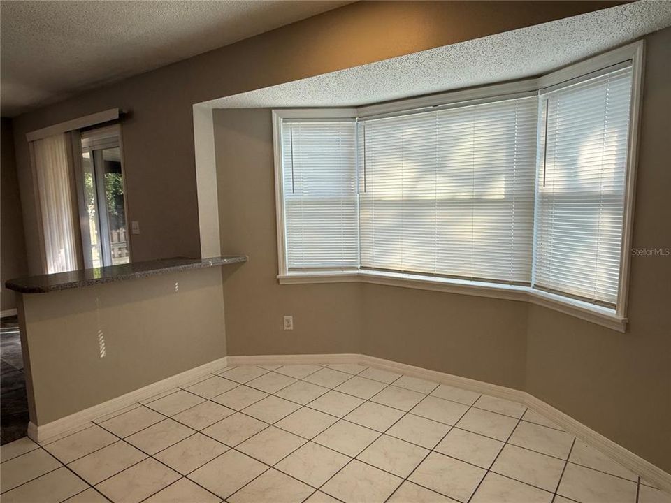 For Sale: $279,900 (2 beds, 2 baths, 1199 Square Feet)