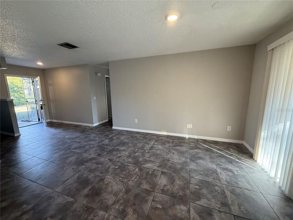 For Sale: $279,900 (2 beds, 2 baths, 1199 Square Feet)