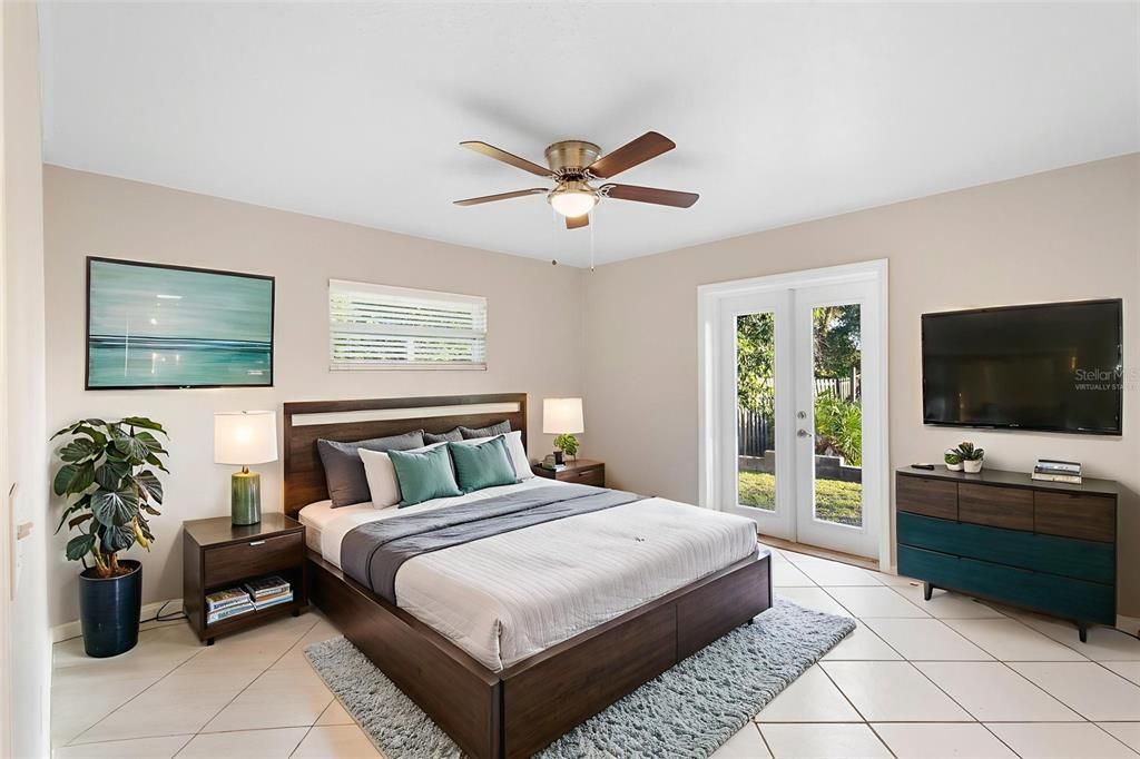 合同活跃: $279,900 (2 贝兹, 2 浴室, 1199 平方英尺)