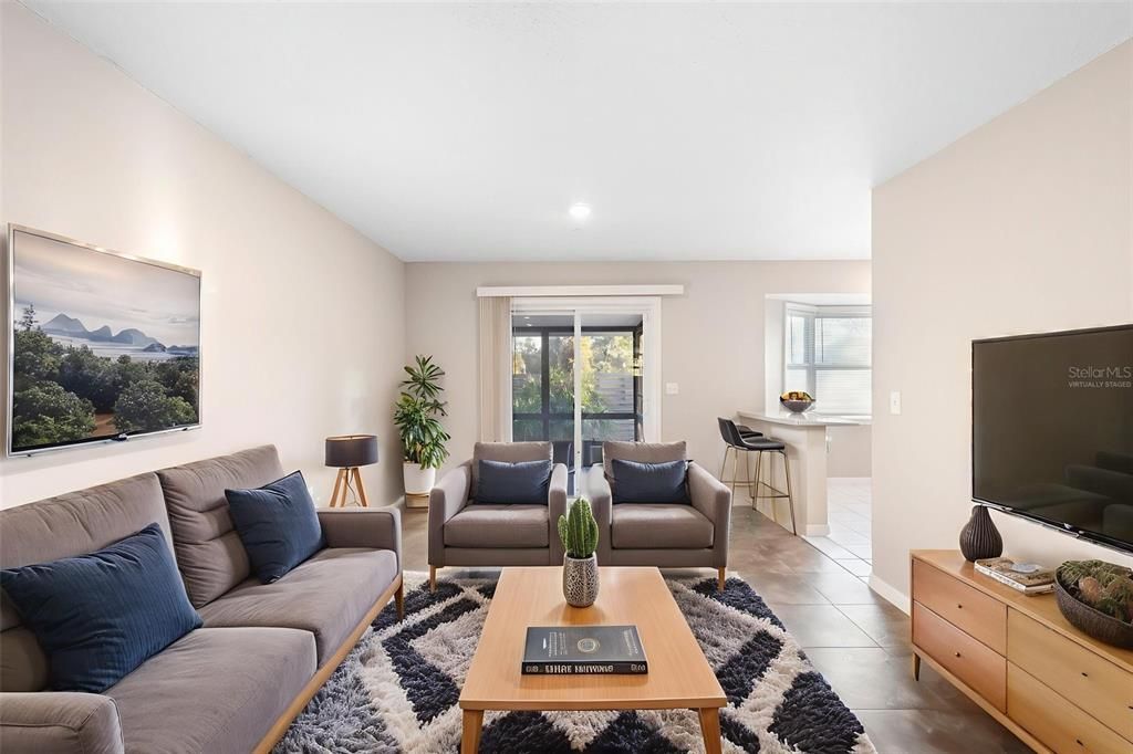 合同活跃: $279,900 (2 贝兹, 2 浴室, 1199 平方英尺)