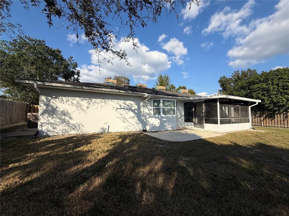 For Sale: $279,900 (2 beds, 2 baths, 1199 Square Feet)