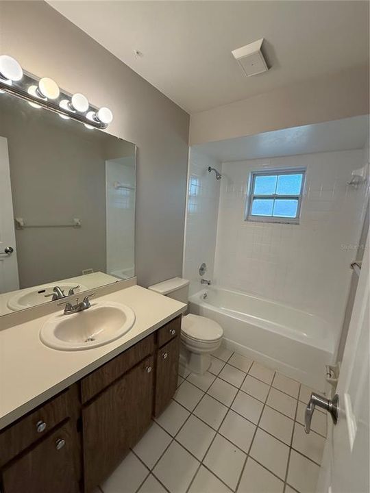 For Sale: $279,900 (2 beds, 2 baths, 1199 Square Feet)